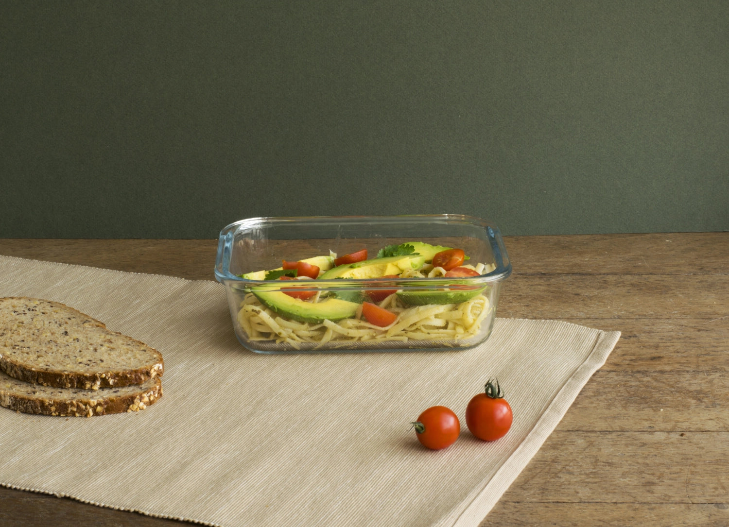 Die Pebbly Glas Vorratsdose (1l) mit Ventil bietet elegante Aufbewahrung und hält Lebensmittel frisch. Ideal für nachhaltige Küchenorganisation.