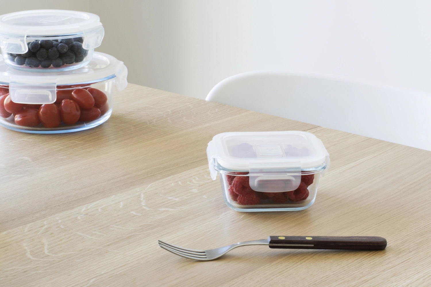 Die quadratische Pebbly Glas Vorratsdose (32cl) mit Ventil sorgt für optimale Frische und stilvolle Aufbewahrung. Perfekt für Ihre Küche!