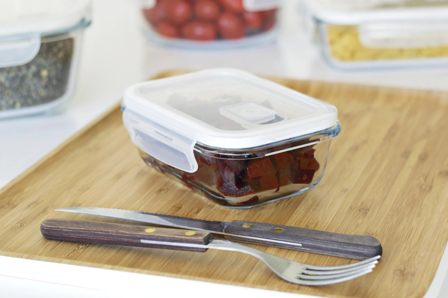 Die Pebbly Glas Vorratsdose (40cl) vereint modernes Design mit Funktionalität: luftdicht, robust und ideal für die stilvolle Aufbewahrung von Lebensmitteln.