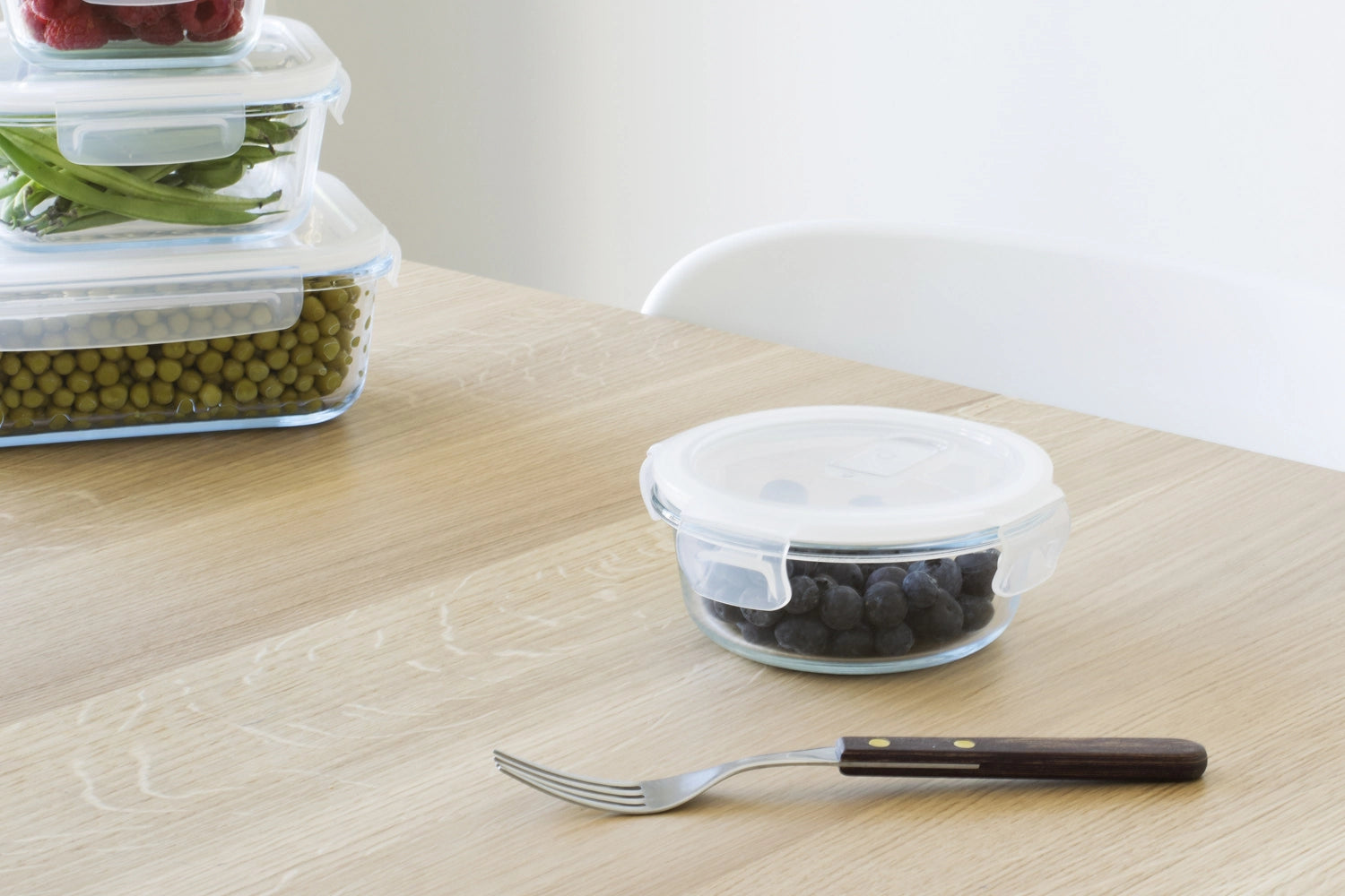 Die runde Pebbly Glas Vorratsdose (40cl) aus robustem Borosilikatglas bietet luftdichte Aufbewahrung für frische Lebensmittel und ist spülmaschinenfest.