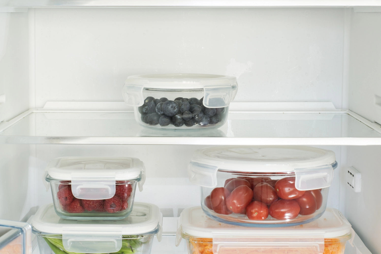 Die Pebbly Glas Vorratsdose (40cl) vereint elegantes Design mit Funktionalität. Ideal für die luftdichte Aufbewahrung von Lebensmitteln.