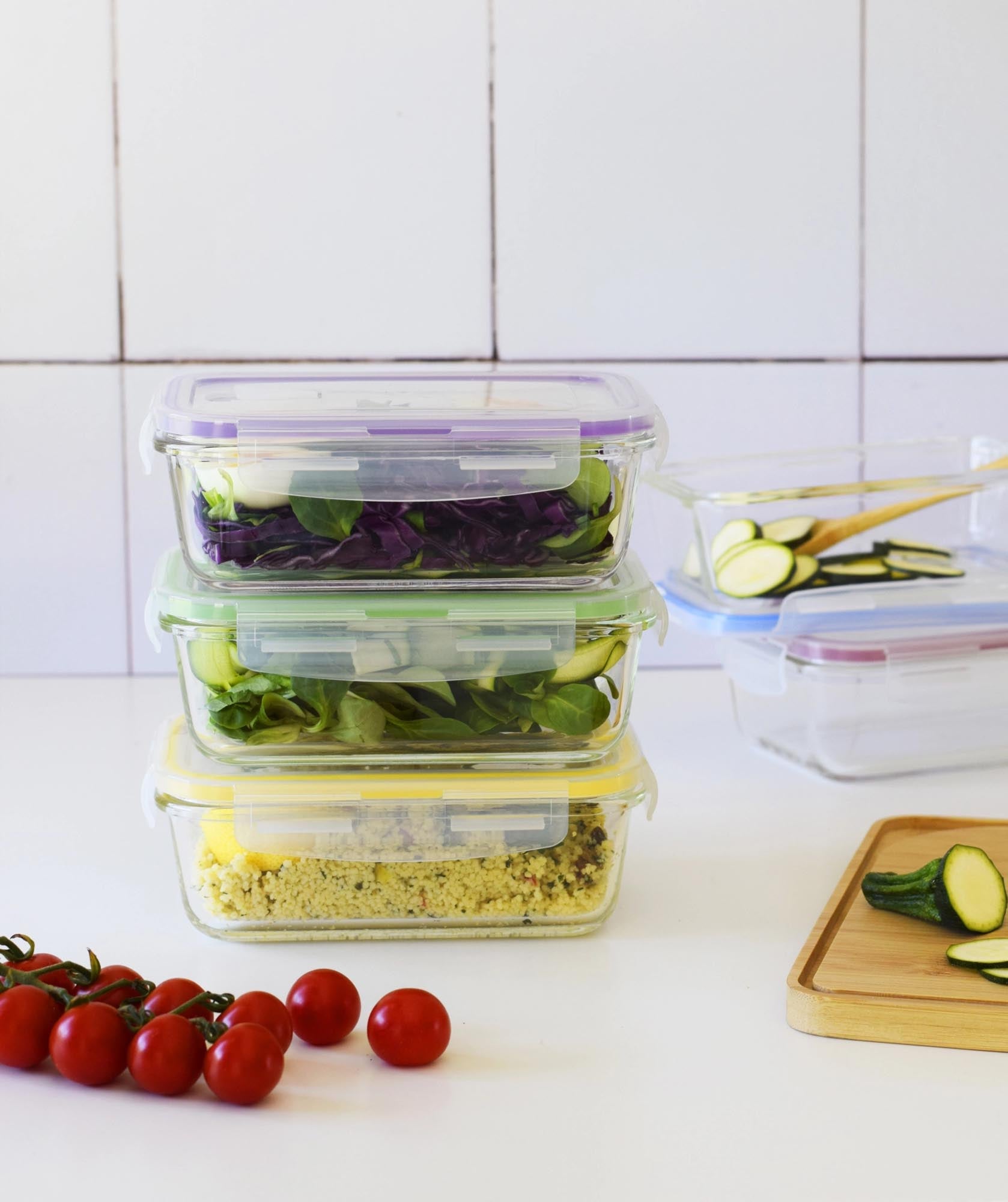 Praktisches 5er Set Vorratsgläser (850 ml) aus hitzebeständigem Borosilikatglas mit robustem Plastikdeckel für frische Lebensmittel.