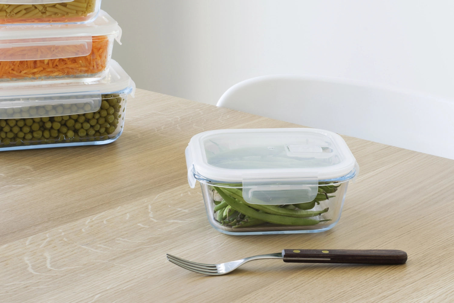 Die quadratische Pebbly Glas Vorratsdose (80cl) mit innovativem Ventilsystem hält Ihre Lebensmittel frisch und geschmackvoll. Hochwertiges Borosilikatglas, platzsparend und spülmaschinenfest.