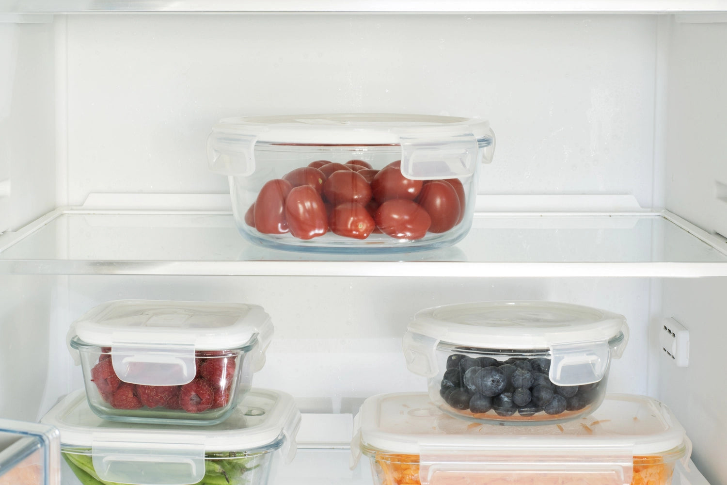 Die runde Pebbly Glas Vorratsdose (95cl) mit Ventil garantiert frische Lebensmittel. Hochwertiges Borosilikatglas, luftdicht und spülmaschinenfest!