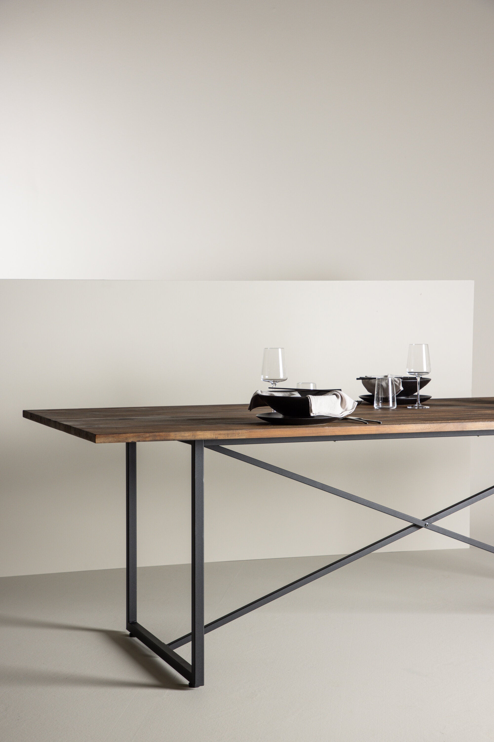Padang Tisch in Natur präsentiert im Onlineshop von KAQTU Design AG. Esstisch ist von Venture Home