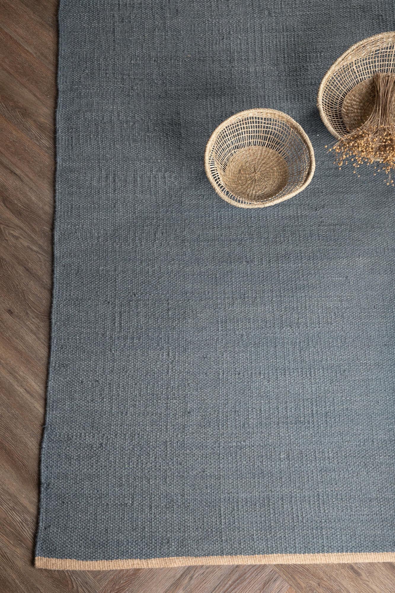 Jaipur Teppich in Blau präsentiert im Onlineshop von KAQTU Design AG. Teppich ist von Venture Home