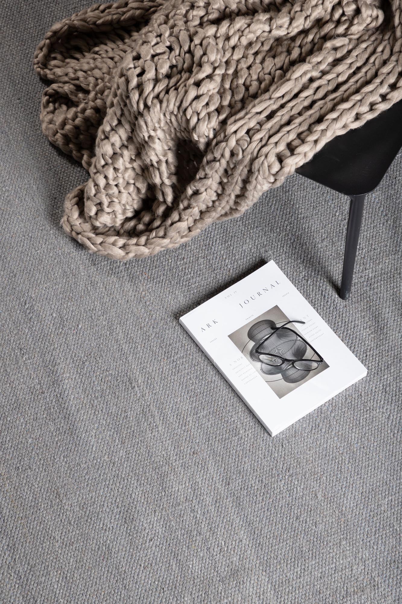 Jaipur Teppich in Hellgrau präsentiert im Onlineshop von KAQTU Design AG. Teppich ist von Venture Home