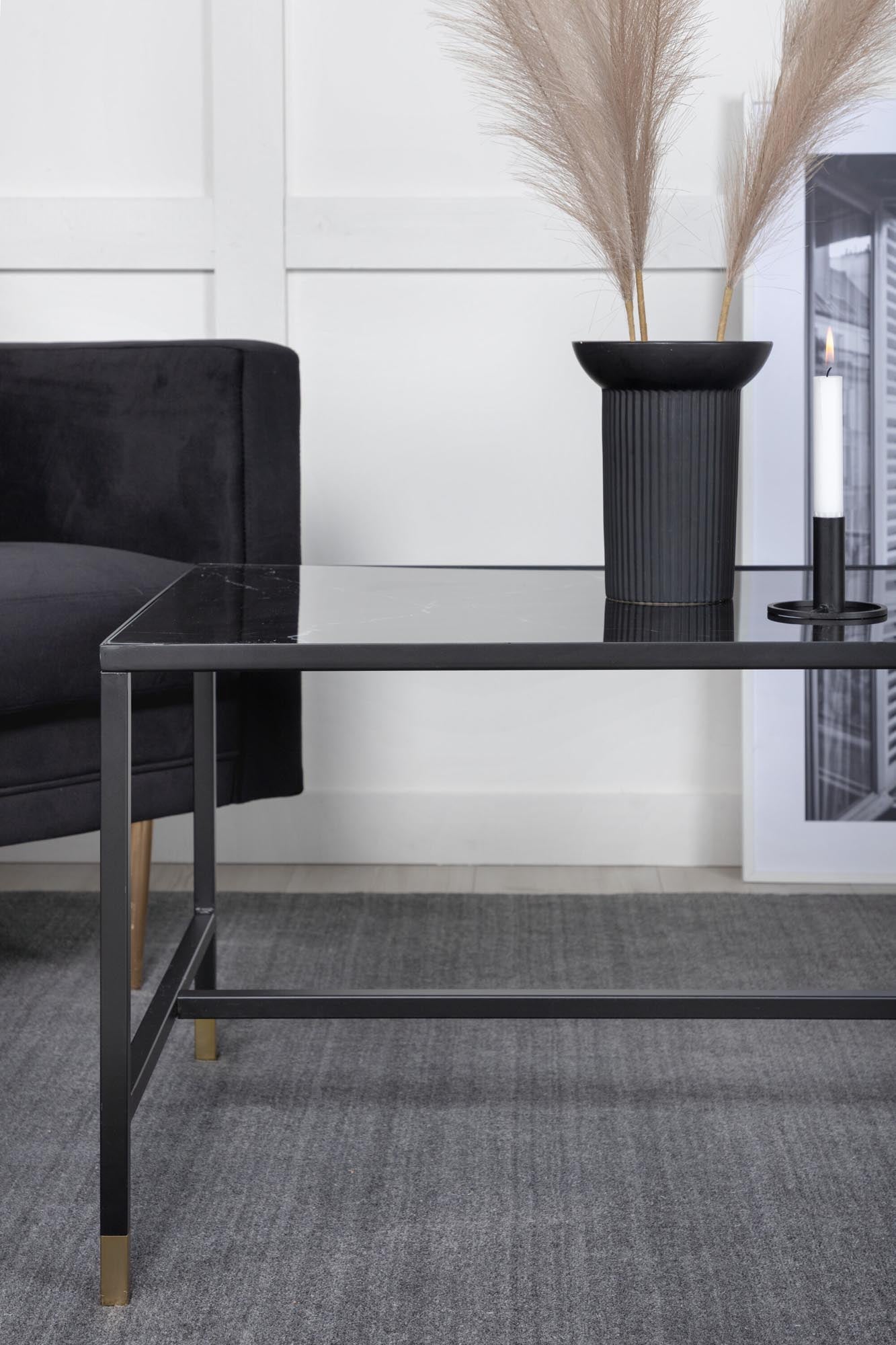 Der Dipp Beistelltisch von Venture Home vereint modernes Design mit Funktionalität. Mit seiner eleganten Glasoberfläche und dem stabilen Stahlrahmen ist er der perfekte Begleiter für Ihr Zuhause.