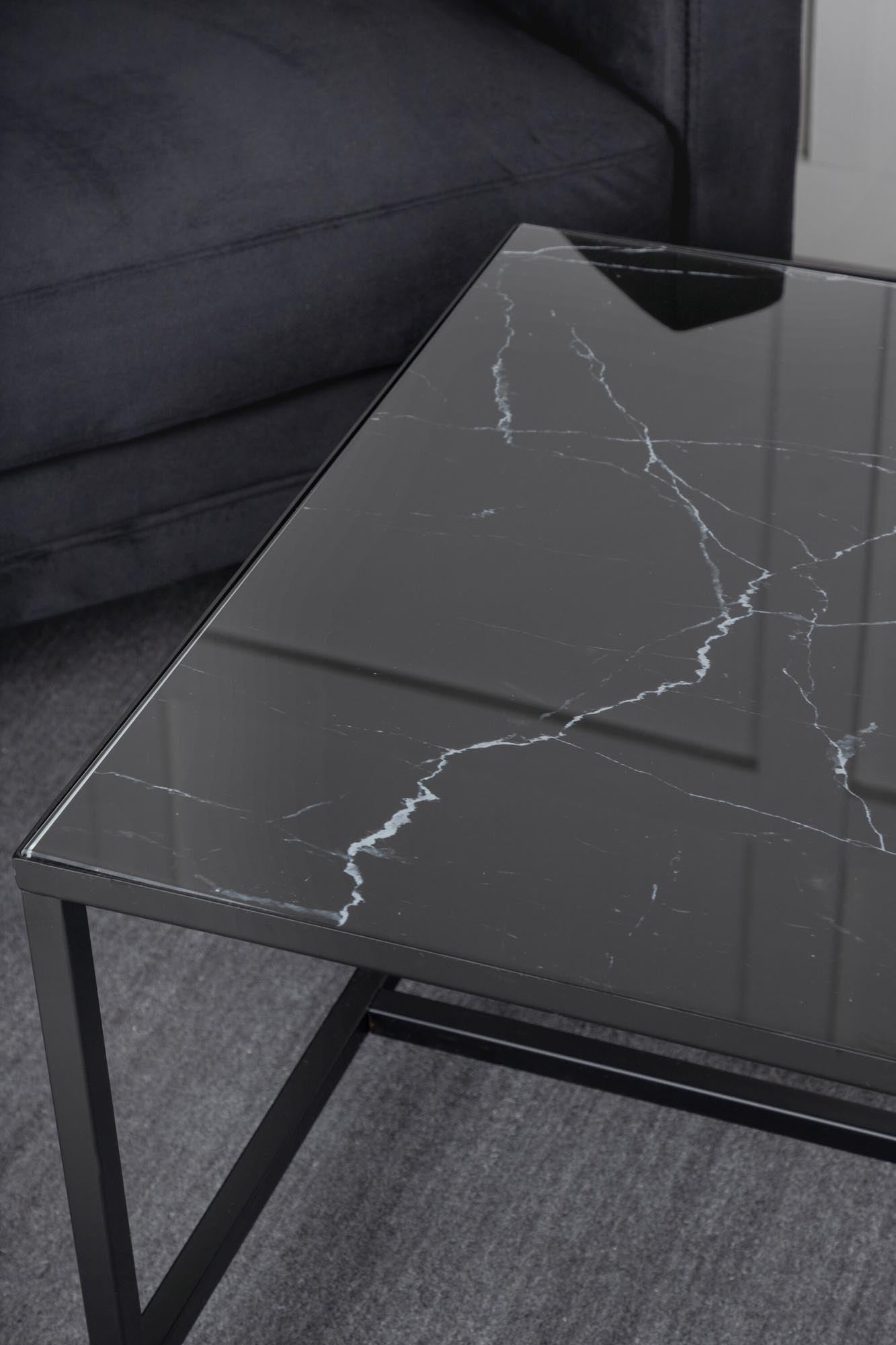 Der Dipp Beistelltisch von Venture Home kombiniert stilvolle Eleganz mit praktischer Funktionalität. Ideal für jeden Raum!