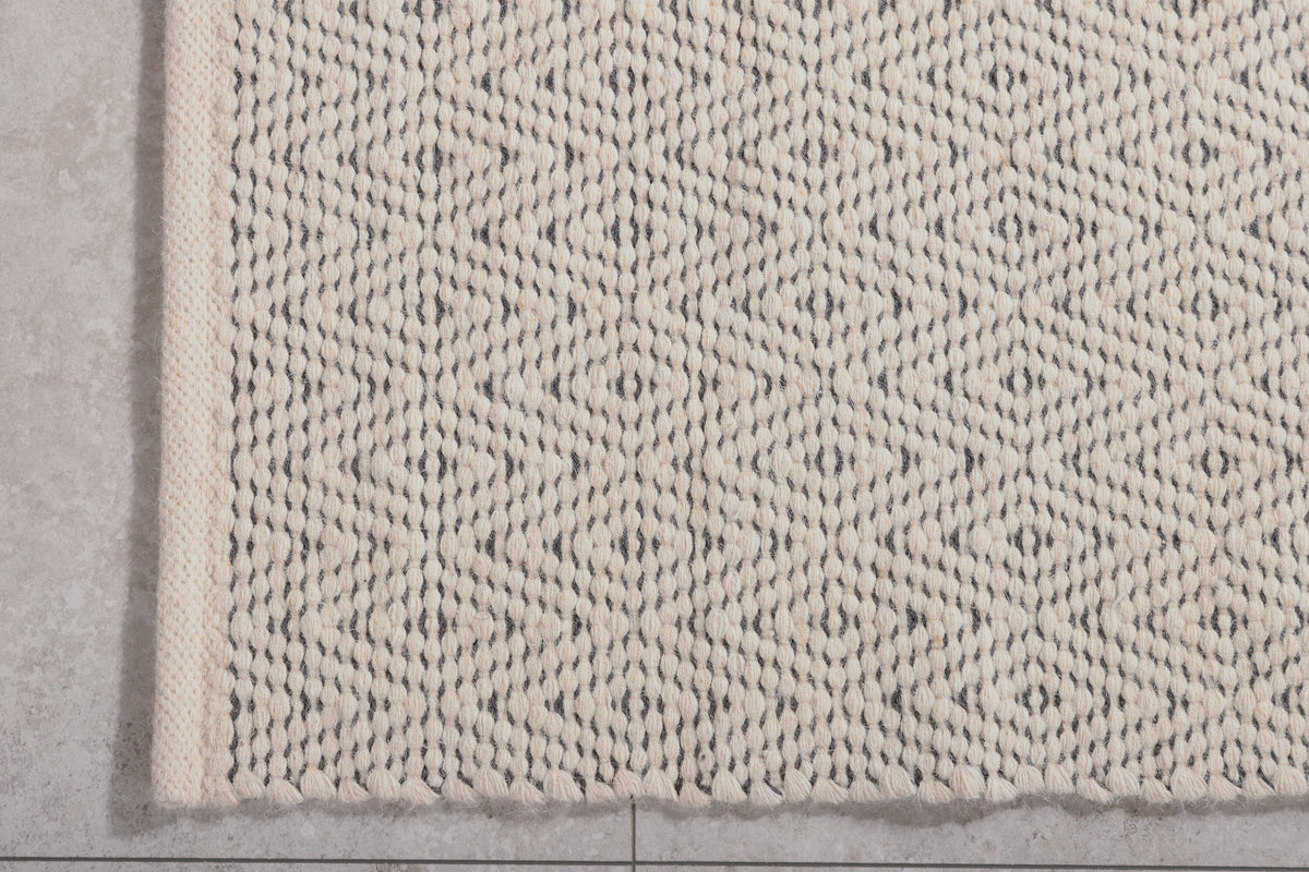 Julana Teppich in Beige präsentiert im Onlineshop von KAQTU Design AG. Teppich ist von Venture Home
