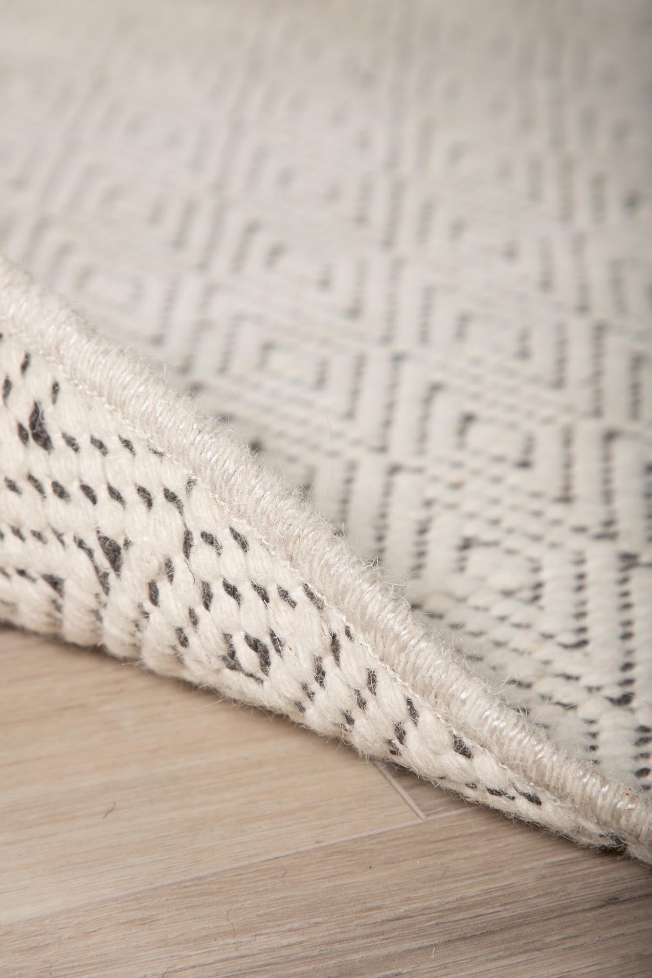 Julana Teppich in Beige präsentiert im Onlineshop von KAQTU Design AG. Teppich ist von Venture Home