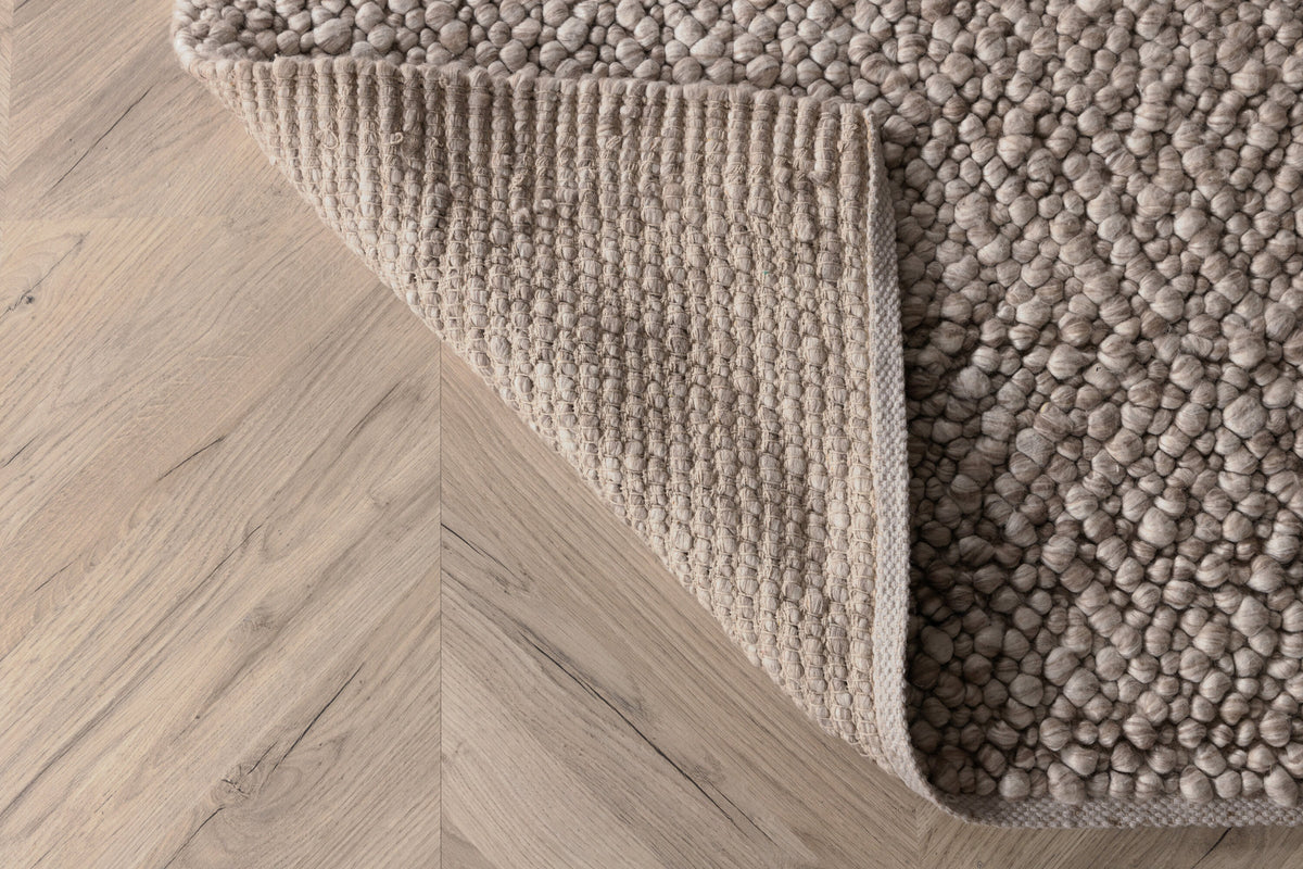 Jajru Teppich in Beige präsentiert im Onlineshop von KAQTU Design AG. Teppich ist von Venture Home