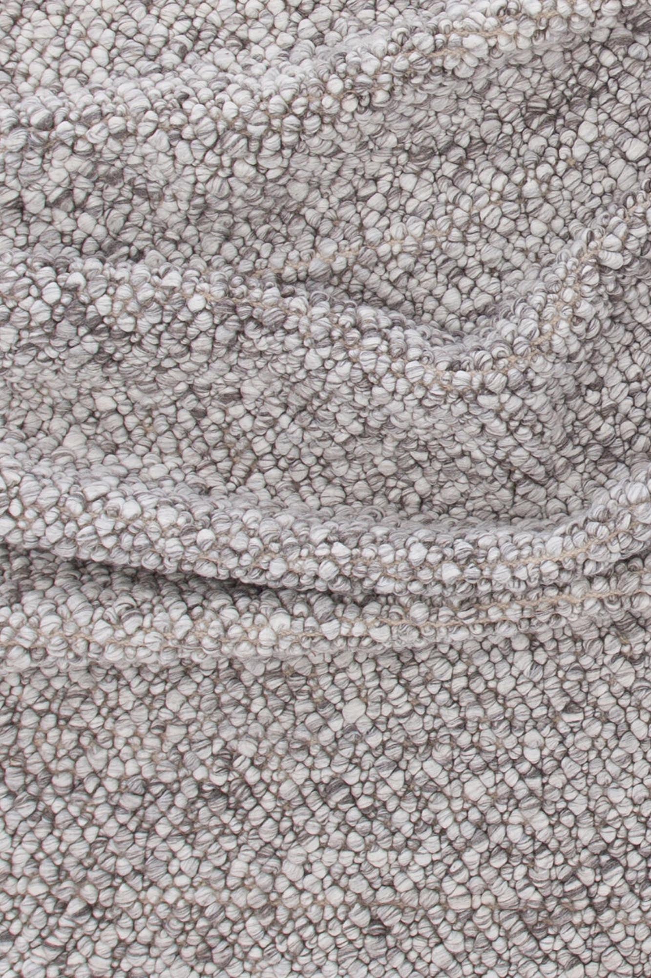 Jajru Teppich in Hellgrau präsentiert im Onlineshop von KAQTU Design AG. Teppich ist von Venture Home