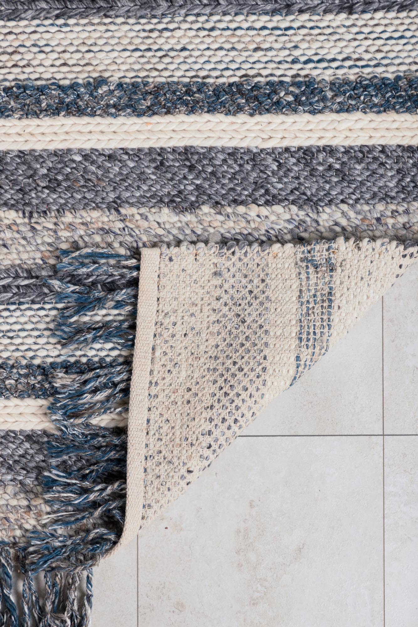 Hochwertiger Agra Teppich von Venture Home aus 100% Wolle, schmutzabweisend und pflegeleicht – ideal für stilvolle Wohnräume.