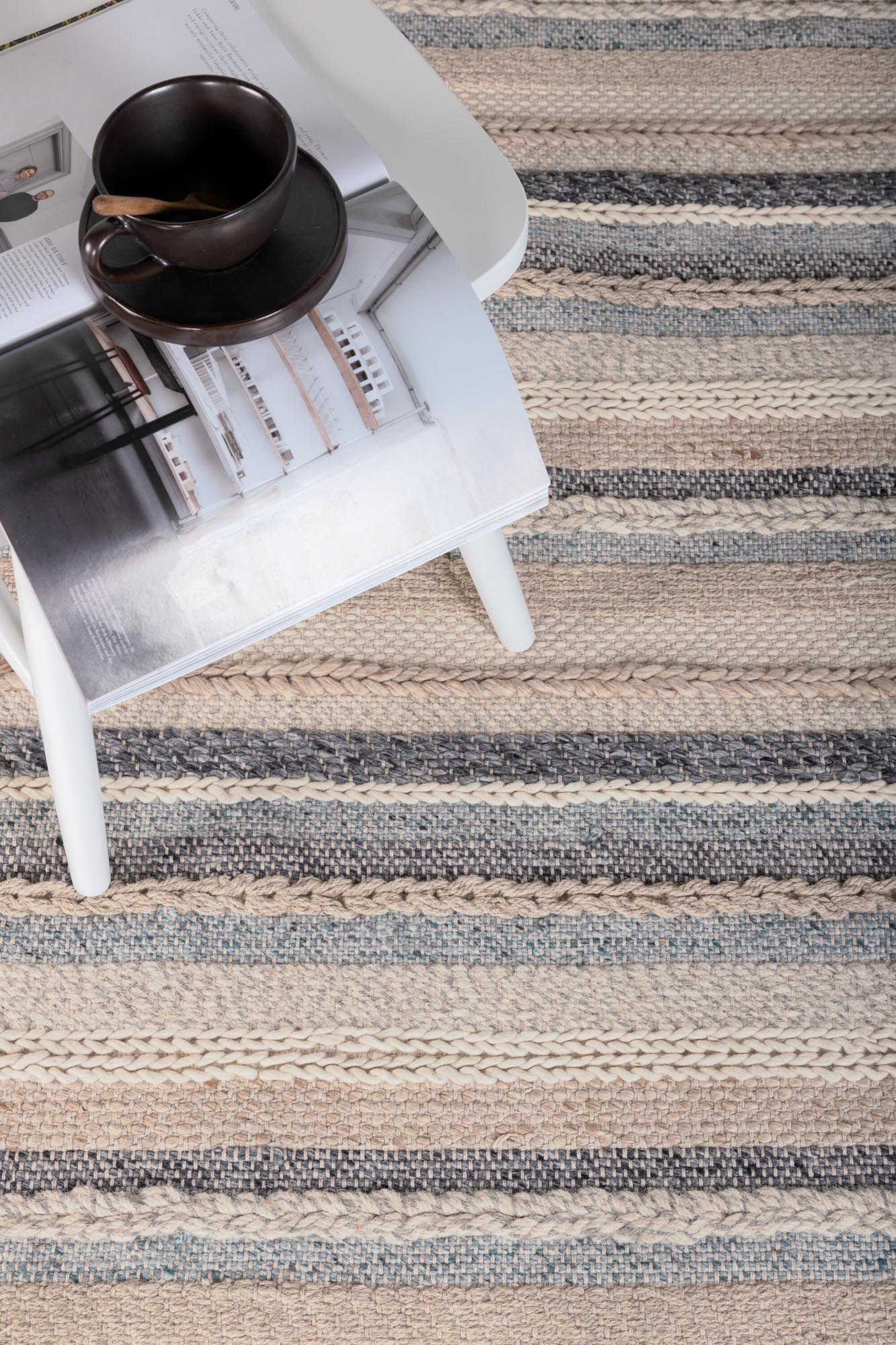 Gudha Teppich in Beige präsentiert im Onlineshop von KAQTU Design AG. Teppich ist von Venture Home