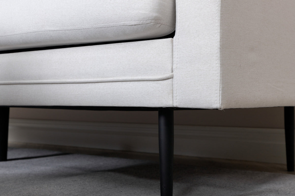 Boom Sofa in Beige/Schwarz präsentiert im Onlineshop von KAQTU Design AG. 3er Sofa ist von Venture Home