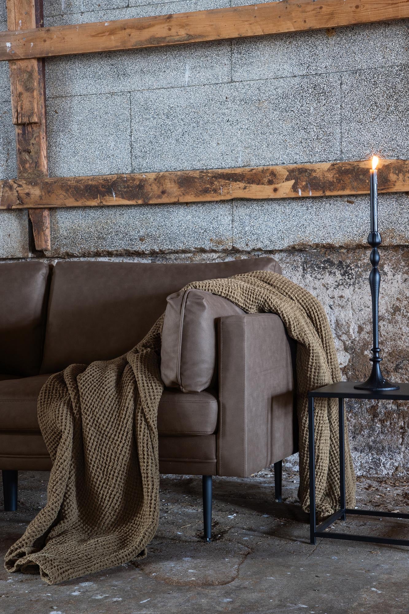 Boom Sofa in Braun/Schwarz präsentiert im Onlineshop von KAQTU Design AG. 3er Sofa ist von Venture Home