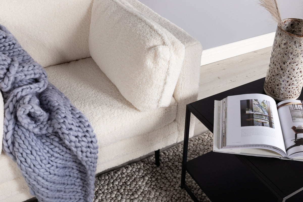 Boom Sessel in Weiss präsentiert im Onlineshop von KAQTU Design AG. Sessel mit Armlehnen ist von Venture Home