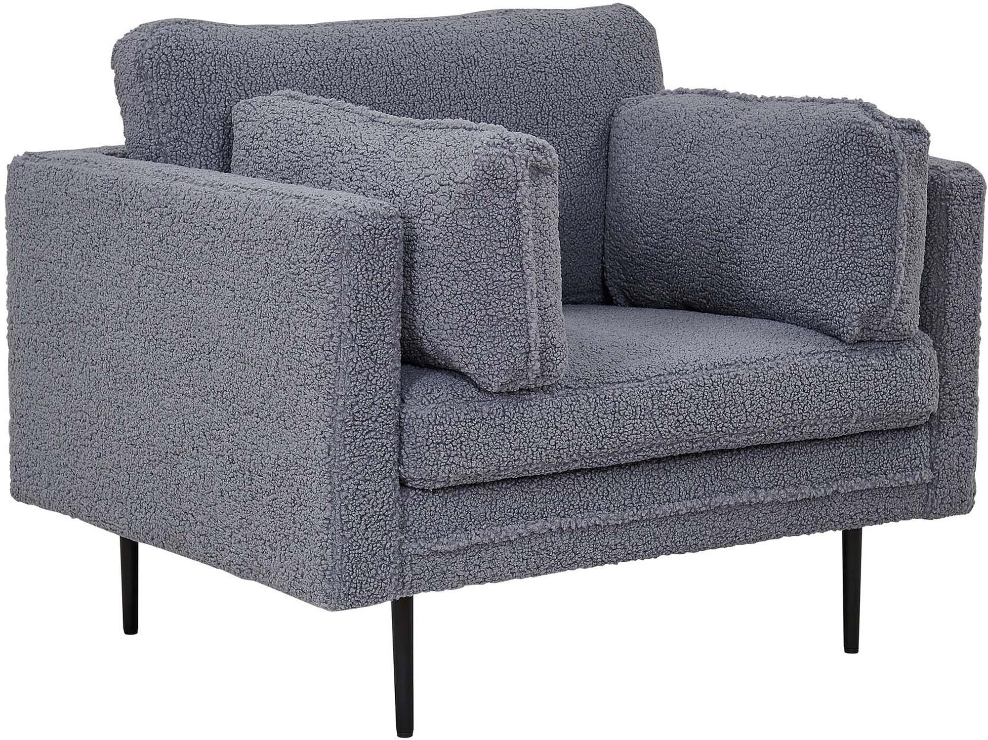 Erleben Sie den Boom Sessel von Venture Home: Eleganter Samt, luftige Optik und einladendes Design für ein stilvolles Wohnambiente.