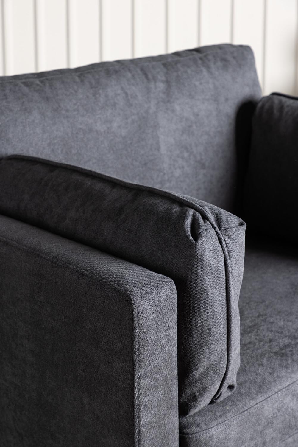 Boom Sessel in Schwarz präsentiert im Onlineshop von KAQTU Design AG. Sessel mit Armlehnen ist von Venture Home