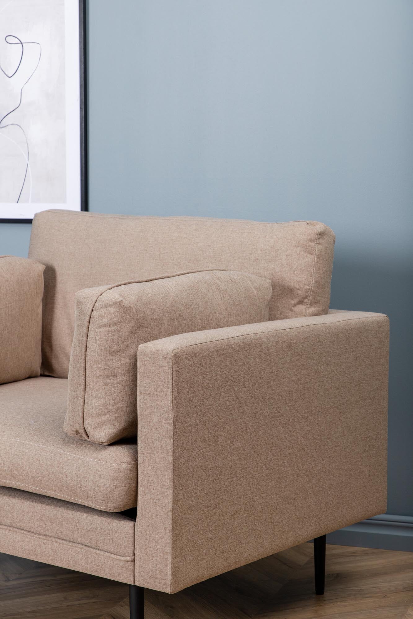 Boom Sessel von Venture Home: Modernes Design trifft auf Gemütlichkeit.