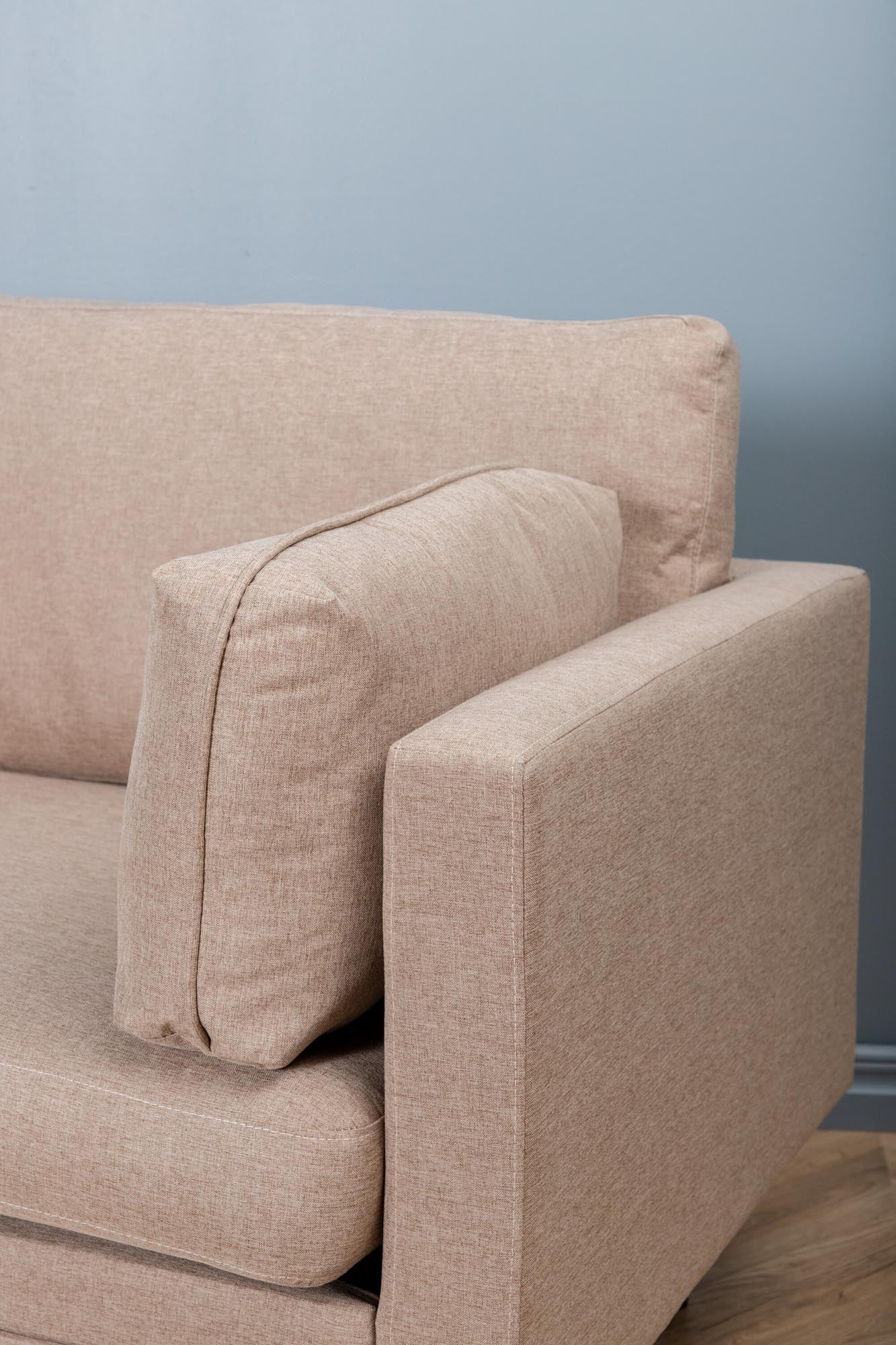 Entdecken Sie den Boom Sessel von Venture Home: Luxuriöser Samt, elegantes Design und vielseitige Gestaltungsmöglichkeiten für Ihr Zuhause.