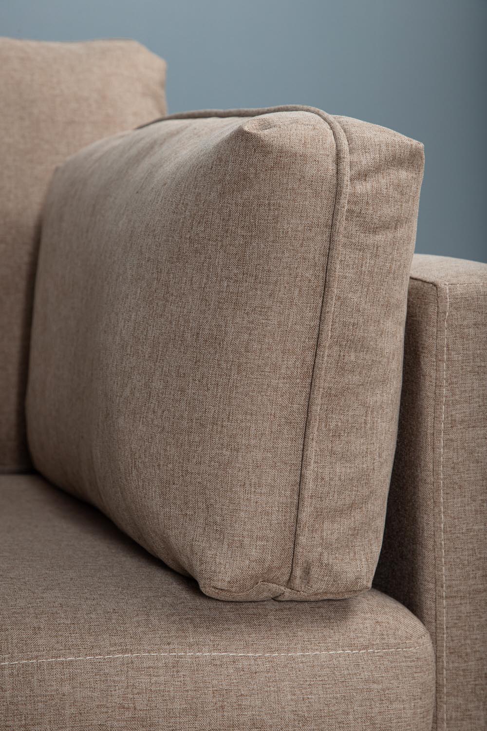Boom Sessel in Braun präsentiert im Onlineshop von KAQTU Design AG. Sessel mit Armlehnen ist von Venture Home