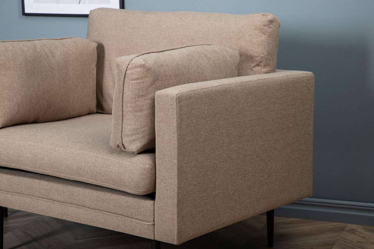 Boom Sessel in Braun präsentiert im Onlineshop von KAQTU Design AG. Sessel mit Armlehnen ist von Venture Home