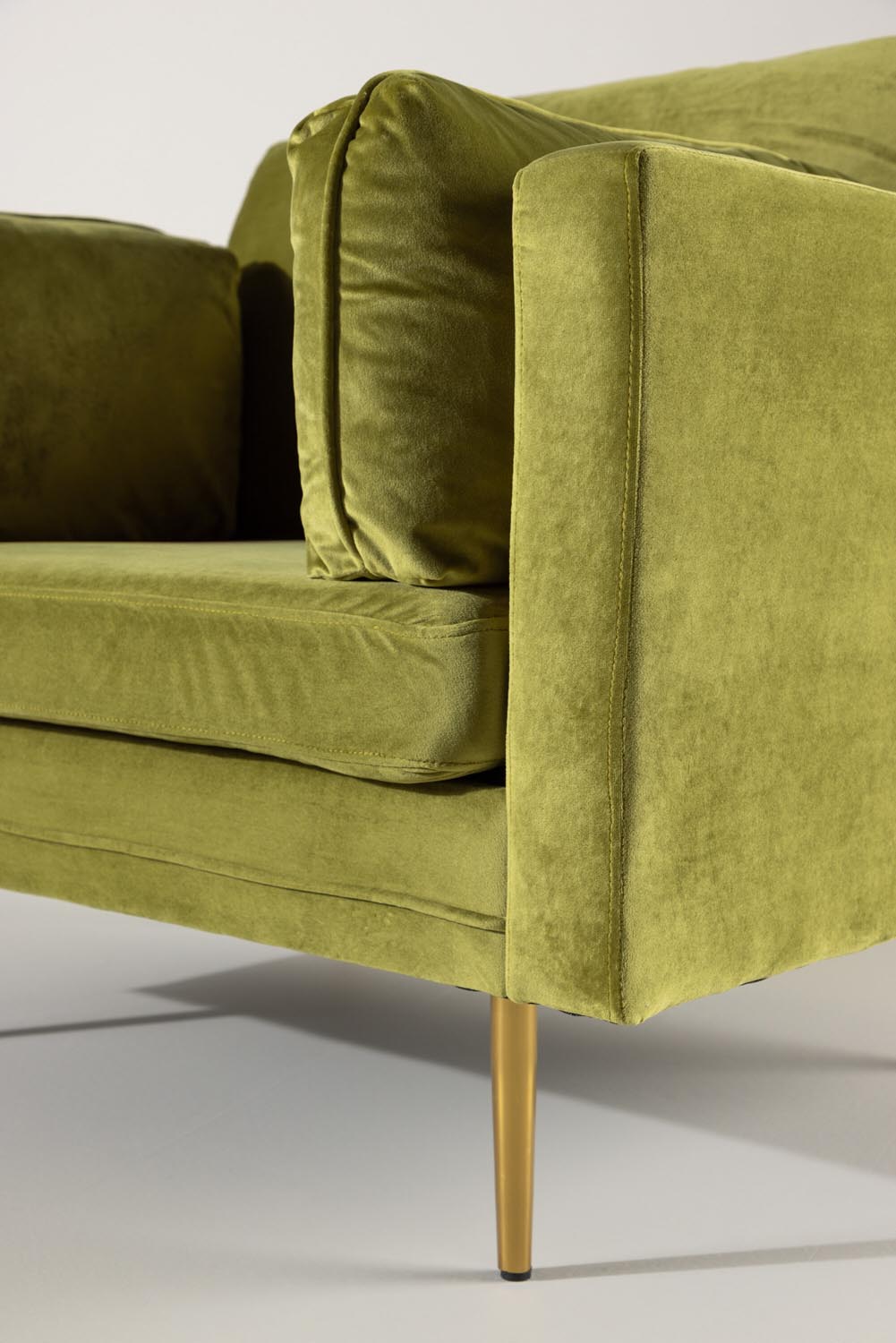 Boom Sessel in Grün präsentiert im Onlineshop von KAQTU Design AG. Sessel mit Armlehnen ist von Venture Home