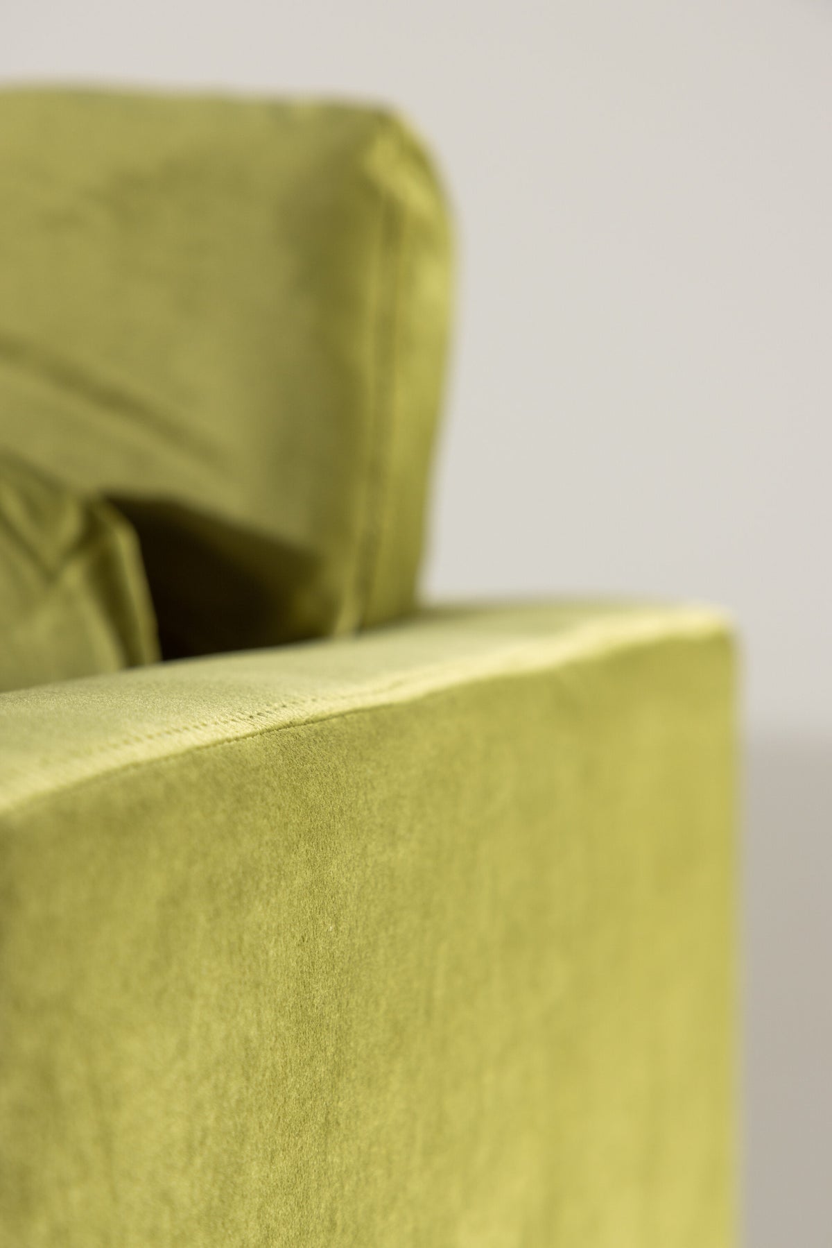 Boom Sessel in Grün präsentiert im Onlineshop von KAQTU Design AG. Sessel mit Armlehnen ist von Venture Home