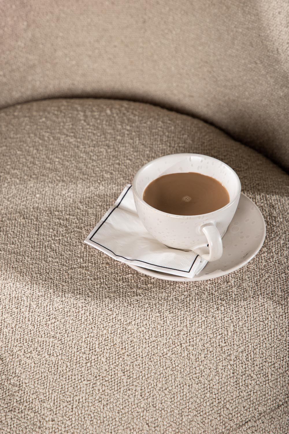 Lincoln Sessel in Beige präsentiert im Onlineshop von KAQTU Design AG. Sessel mit Armlehnen ist von Venture Home