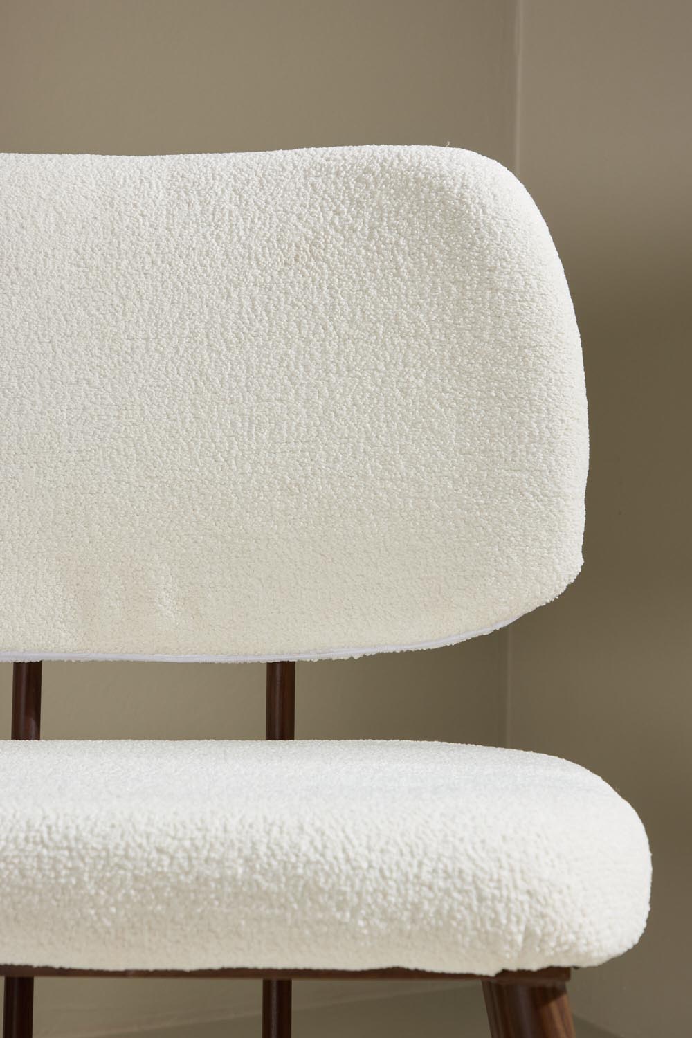 Midland Sessel in Weiss präsentiert im Onlineshop von KAQTU Design AG. Sessel ist von Venture Home