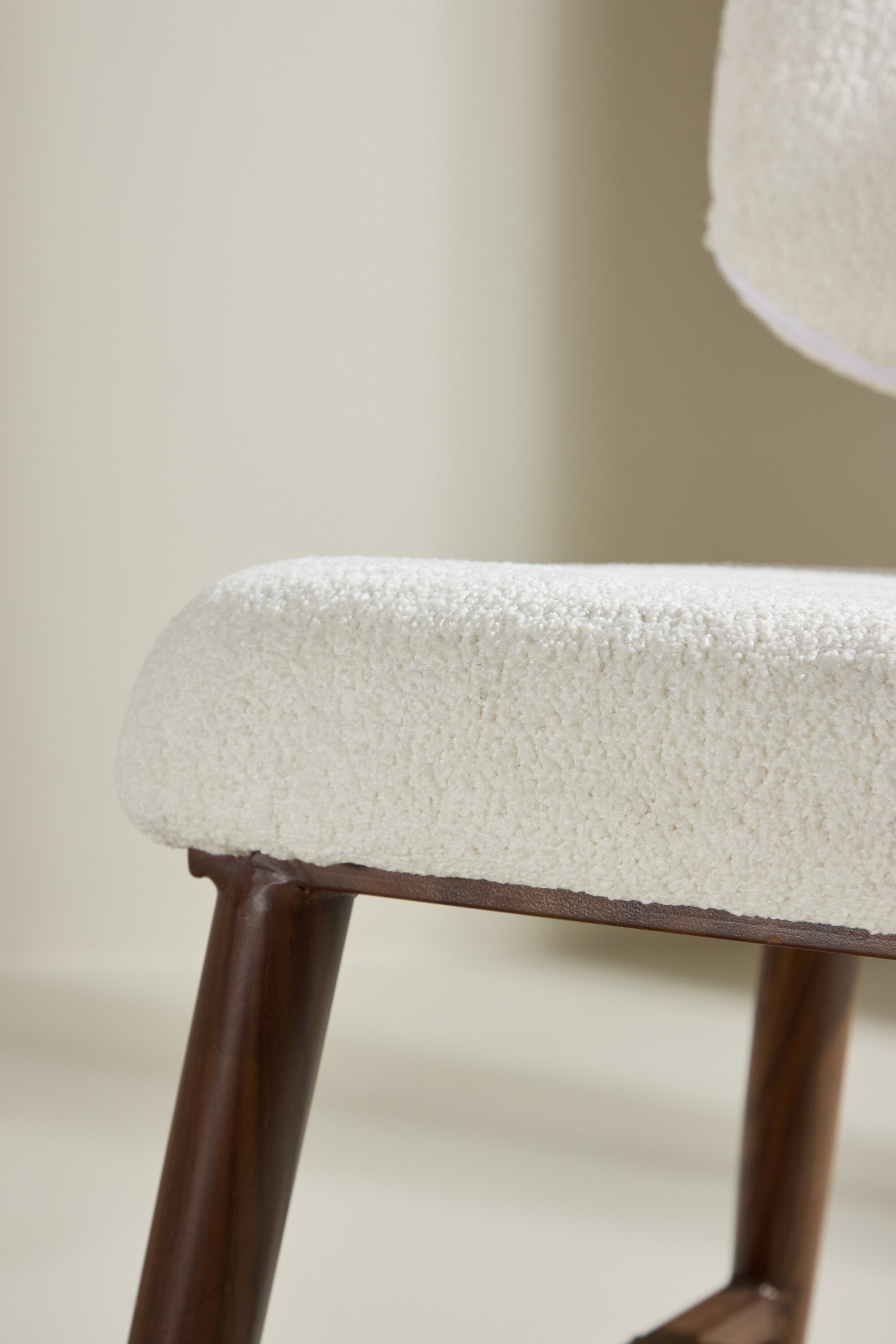Midland Sessel in Weiss präsentiert im Onlineshop von KAQTU Design AG. Sessel ist von Venture Home