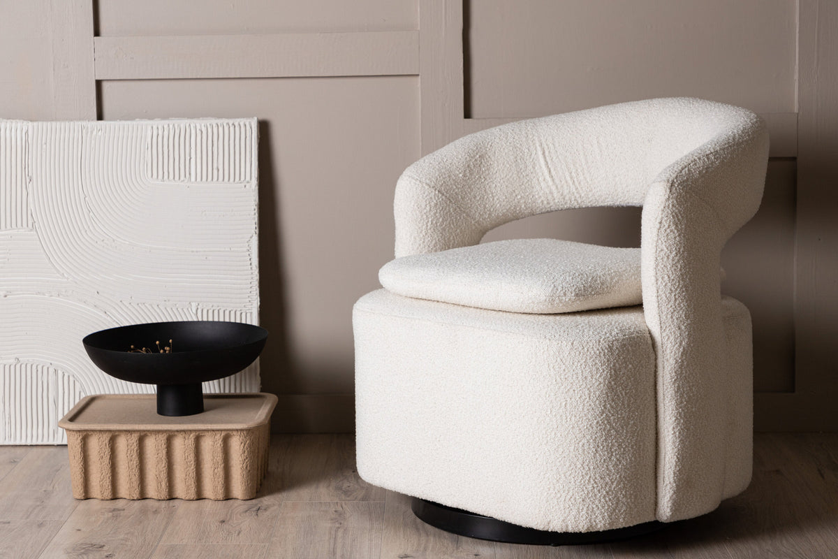 Laurel Sessel in Weiss präsentiert im Onlineshop von KAQTU Design AG. Sessel mit Armlehnen ist von Venture Home