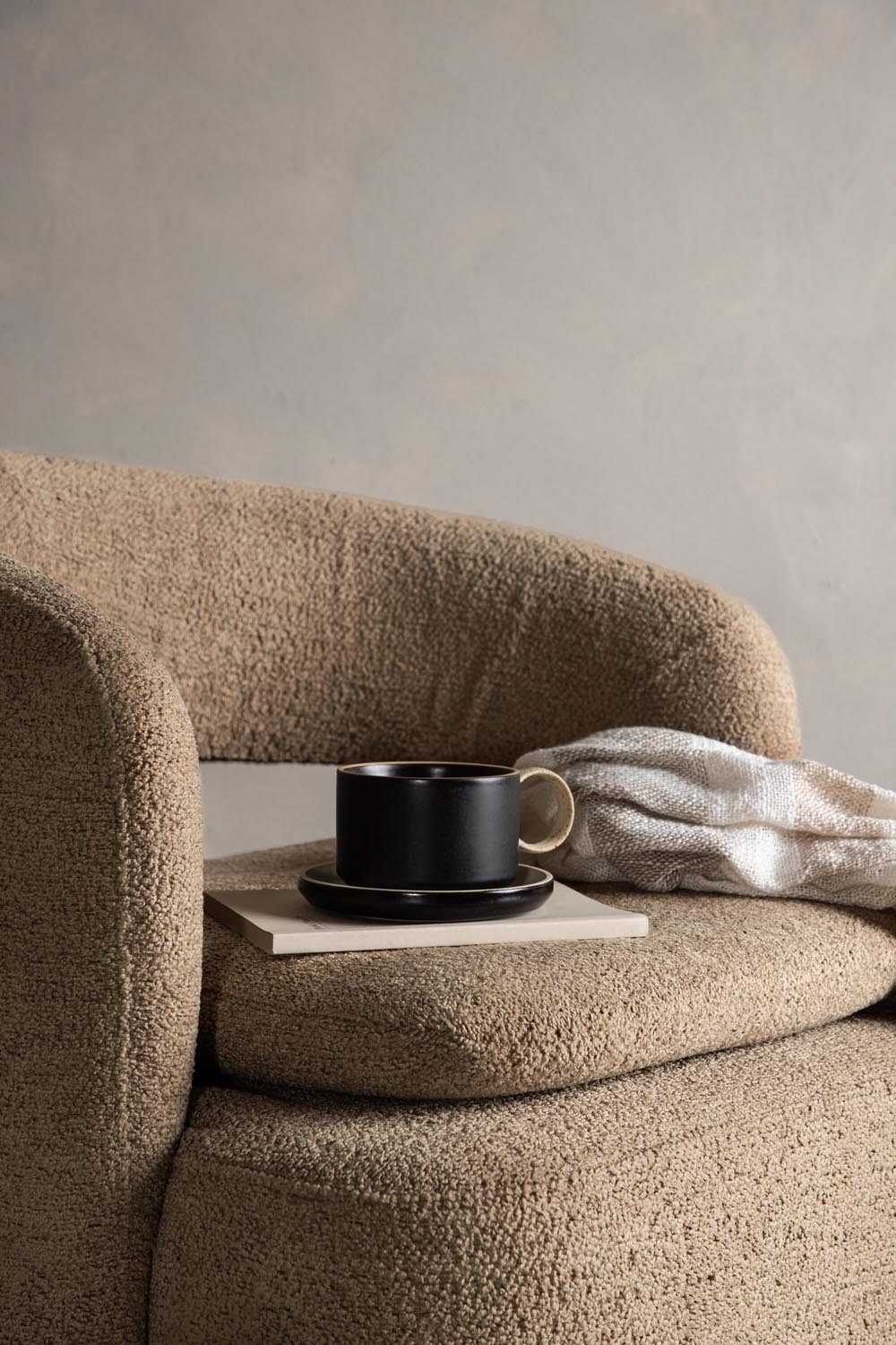 Laurel Sessel in Beige präsentiert im Onlineshop von KAQTU Design AG. Sessel mit Armlehnen ist von Venture Home