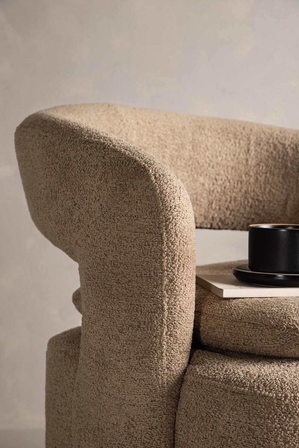 Laurel Sessel in Beige präsentiert im Onlineshop von KAQTU Design AG. Sessel mit Armlehnen ist von Venture Home