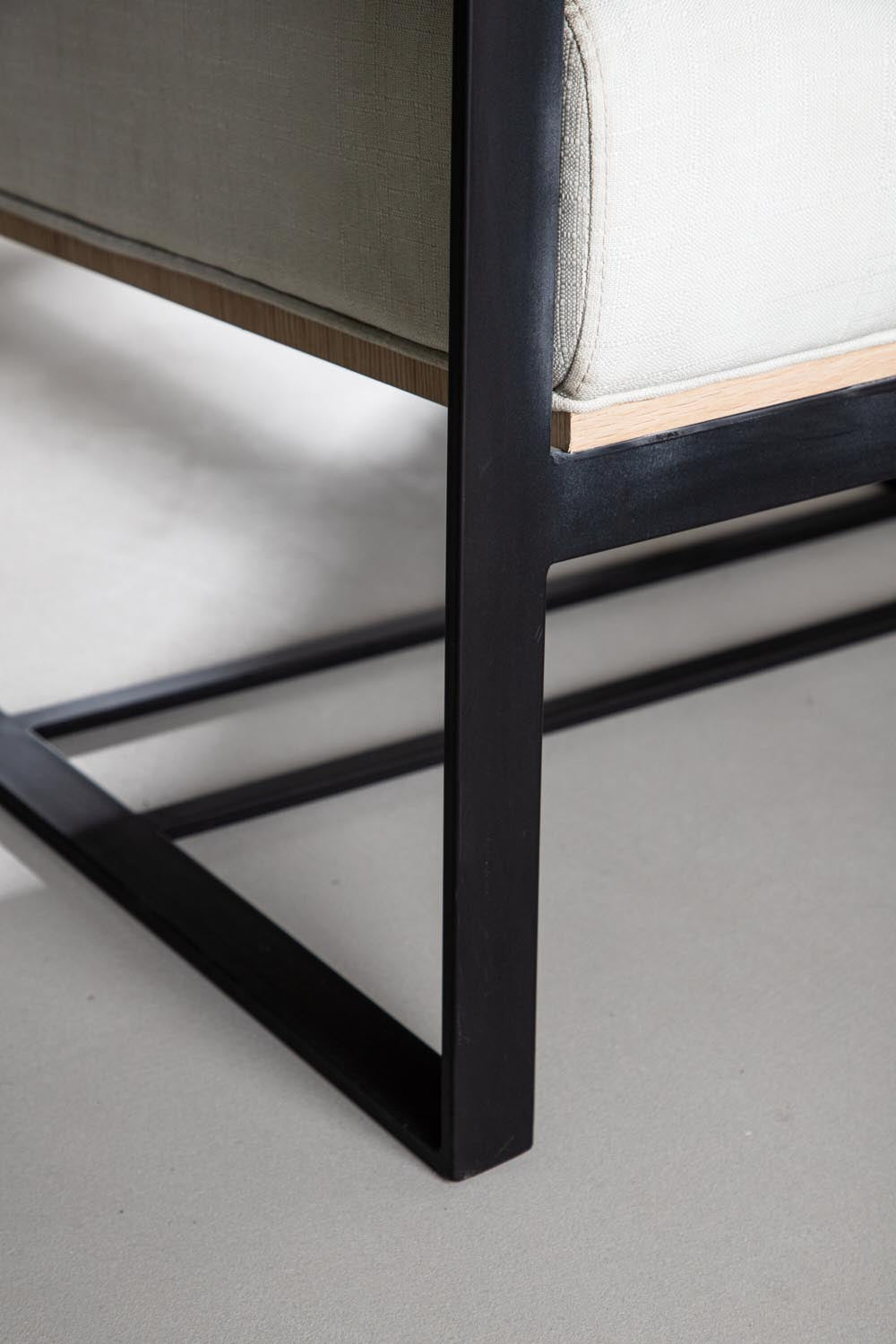 Kansas Sessel in Cremefarben präsentiert im Onlineshop von KAQTU Design AG. Sessel mit Armlehnen ist von Venture Home