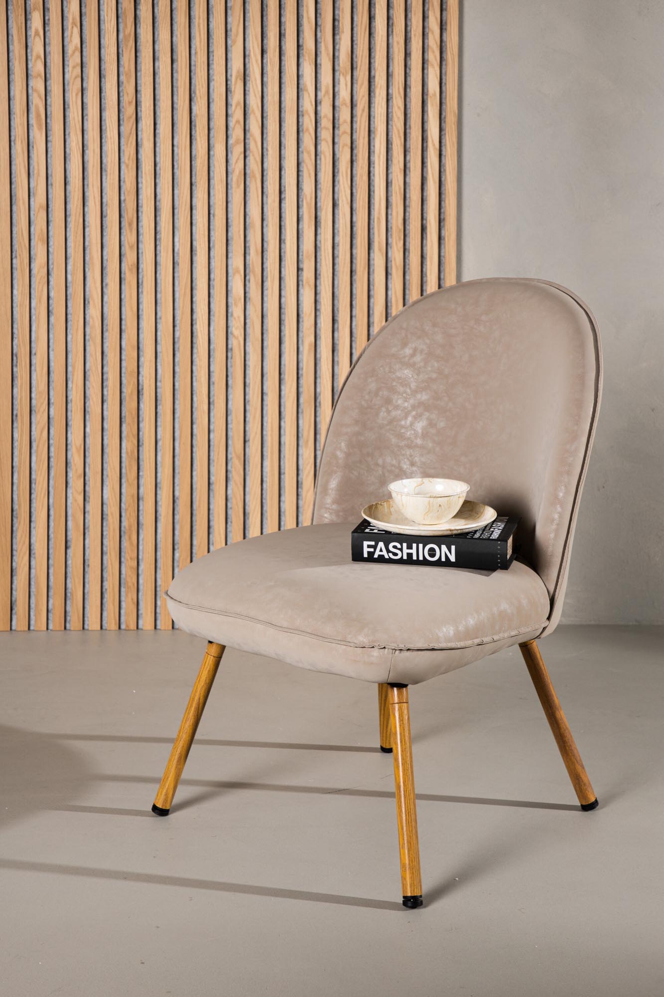 Polar Sessel in Beige präsentiert im Onlineshop von KAQTU Design AG. Sessel ist von Venture Home
