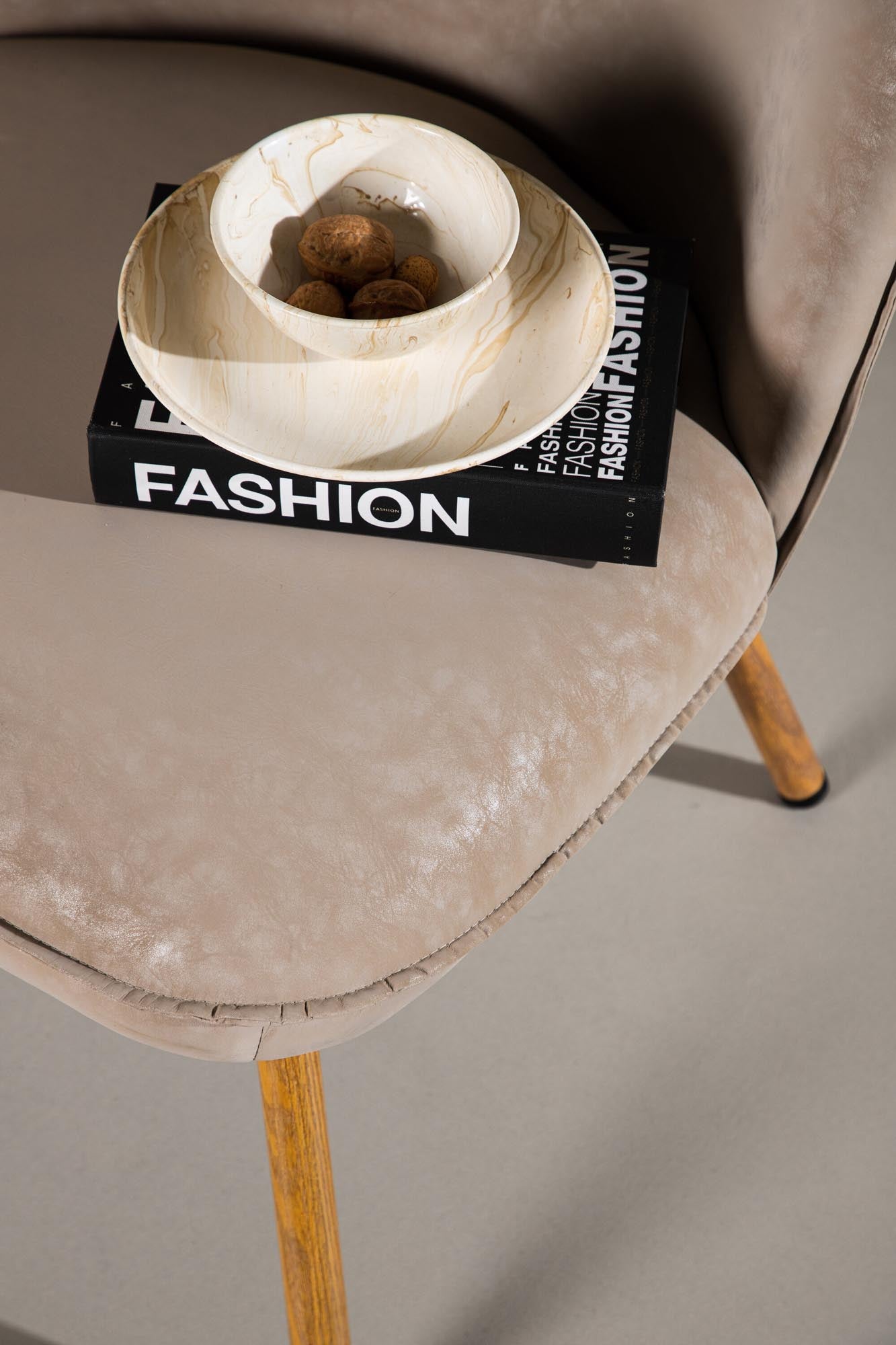 Polar Sessel in Beige präsentiert im Onlineshop von KAQTU Design AG. Sessel ist von Venture Home