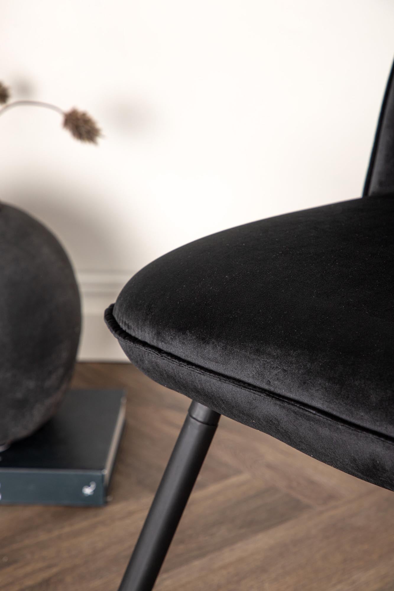 Polar Sessel in Schwarz präsentiert im Onlineshop von KAQTU Design AG. Sessel ist von Venture Home