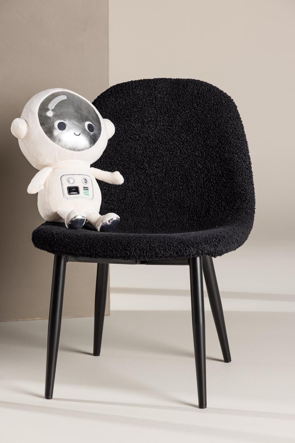 Polar Kinderstuhl in Schwarz präsentiert im Onlineshop von KAQTU Design AG. Stuhl ist von Venture Home
