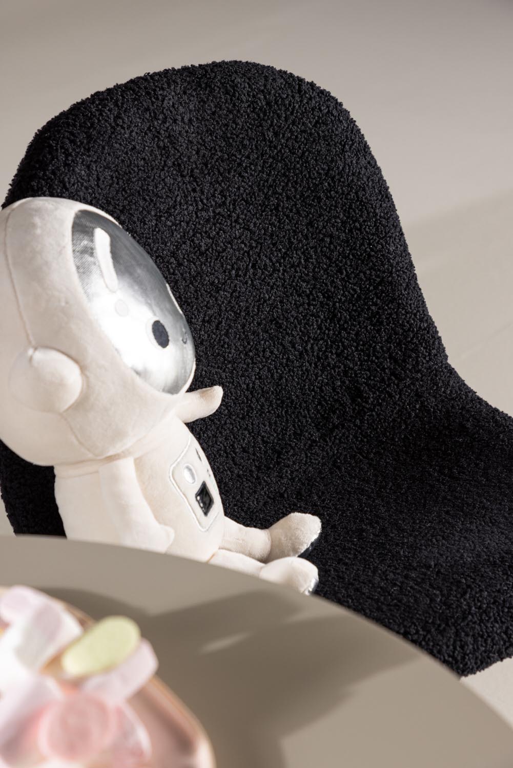 Polar Kinderstuhl in Schwarz präsentiert im Onlineshop von KAQTU Design AG. Stuhl ist von Venture Home