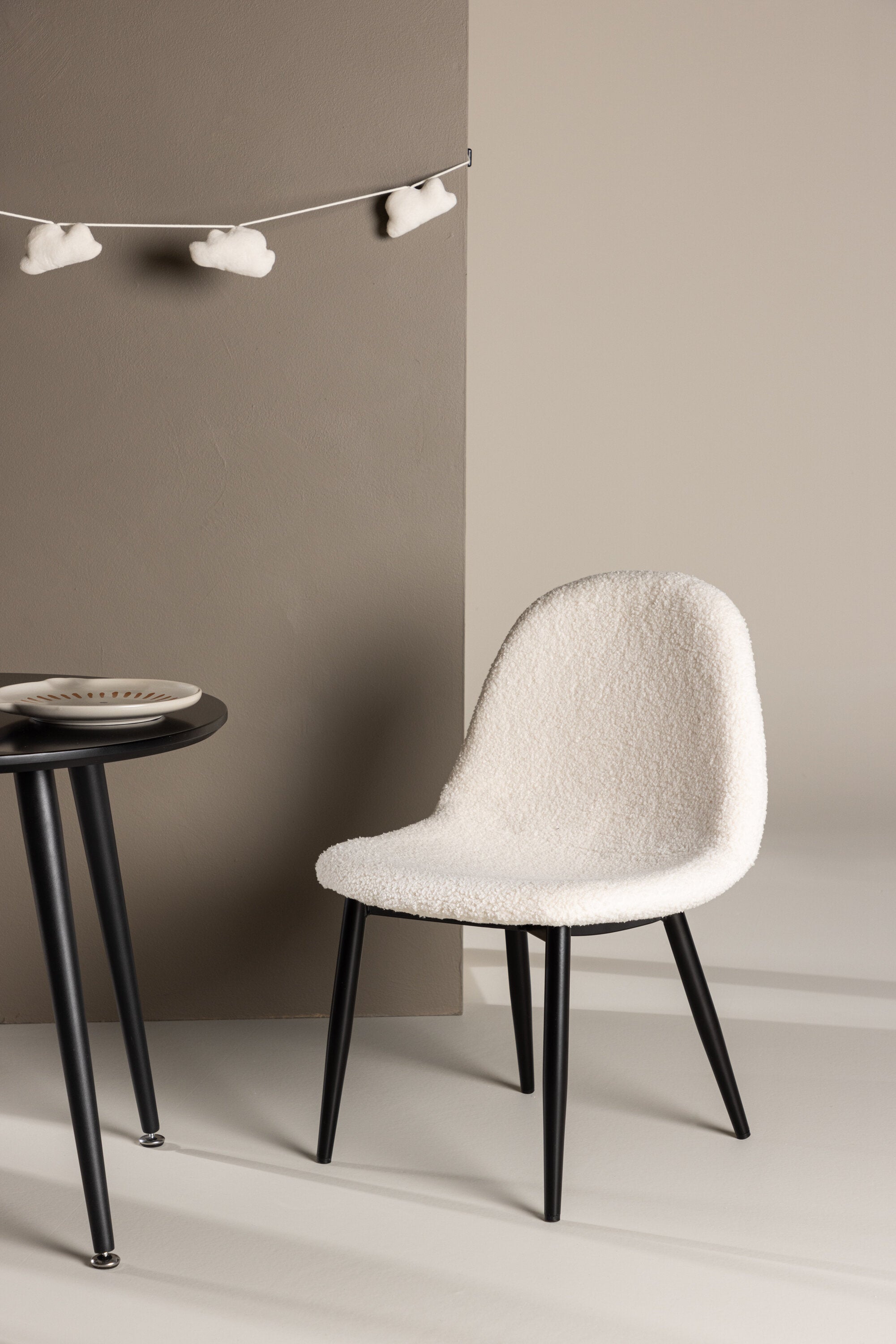 Polar Kinderstuhl in Weiss präsentiert im Onlineshop von KAQTU Design AG. Stuhl ist von Venture Home