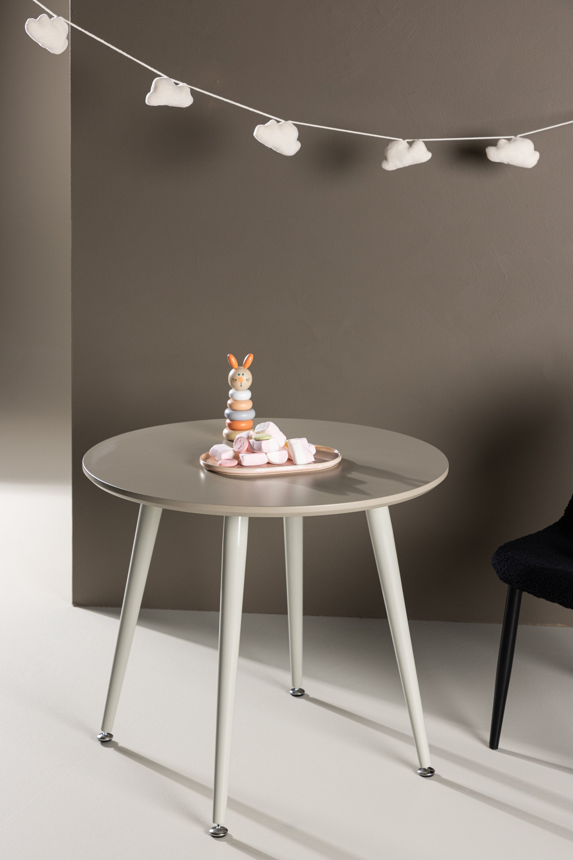 Plaza Kindertisch in Beige präsentiert im Onlineshop von KAQTU Design AG. Esstisch ist von Venture Home