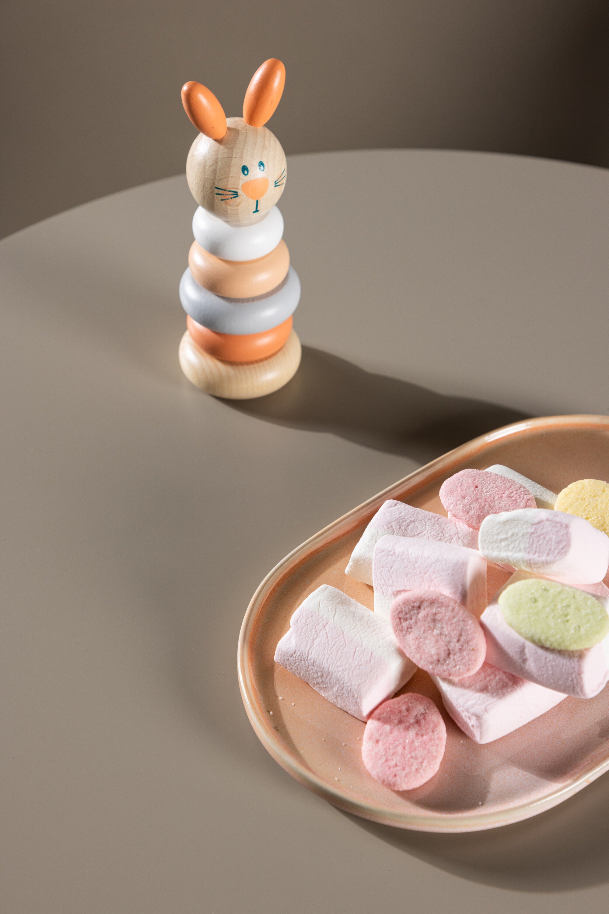 Plaza Kindertisch in Beige präsentiert im Onlineshop von KAQTU Design AG. Esstisch ist von Venture Home