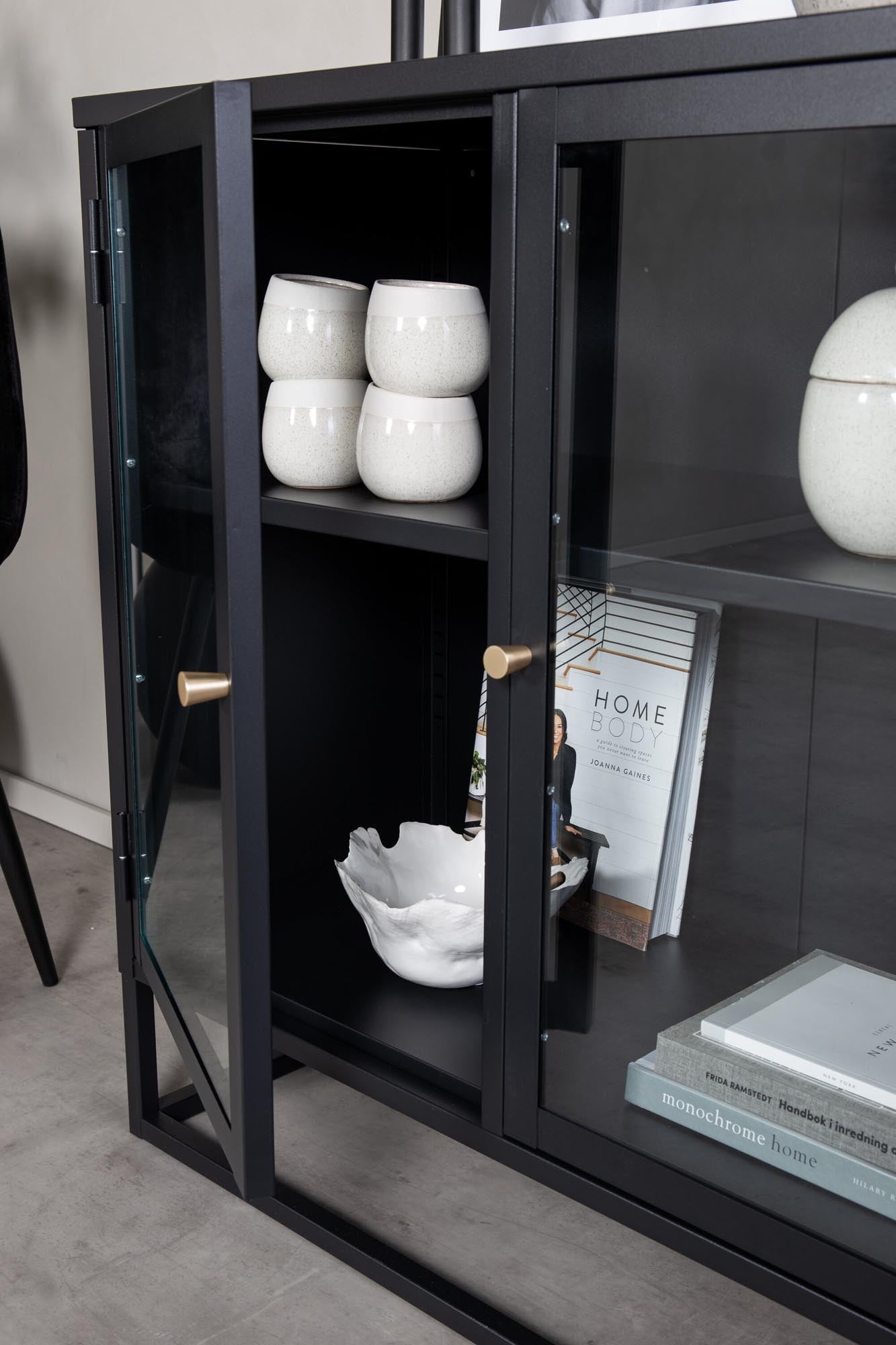 Will Kabinett in Schwarz präsentiert im Onlineshop von KAQTU Design AG. Cabinet ist von Venture Home