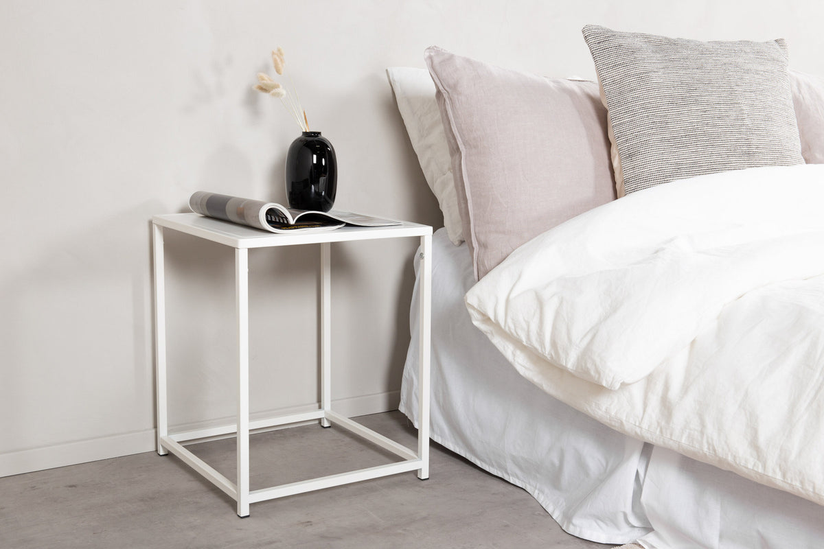 Staal Beistelltisch in Weiss präsentiert im Onlineshop von KAQTU Design AG. Beistelltisch ist von Venture Home