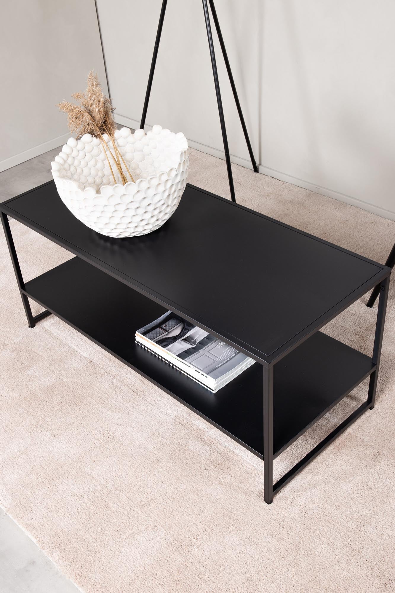 Staal Coffee Tisch von Venture Home: Stilvoller Mittelpunkt im Raum.