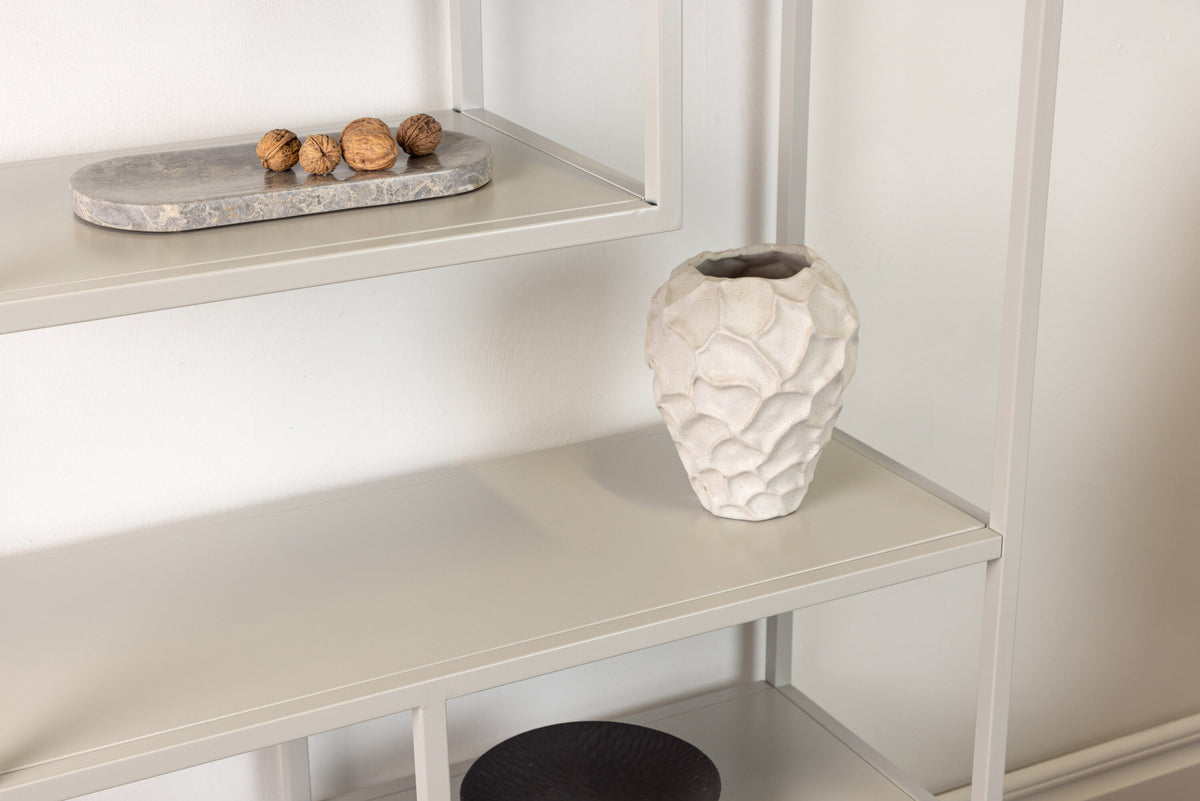 Staal Bücherregal in Beige präsentiert im Onlineshop von KAQTU Design AG. Bücherregal ist von Venture Home