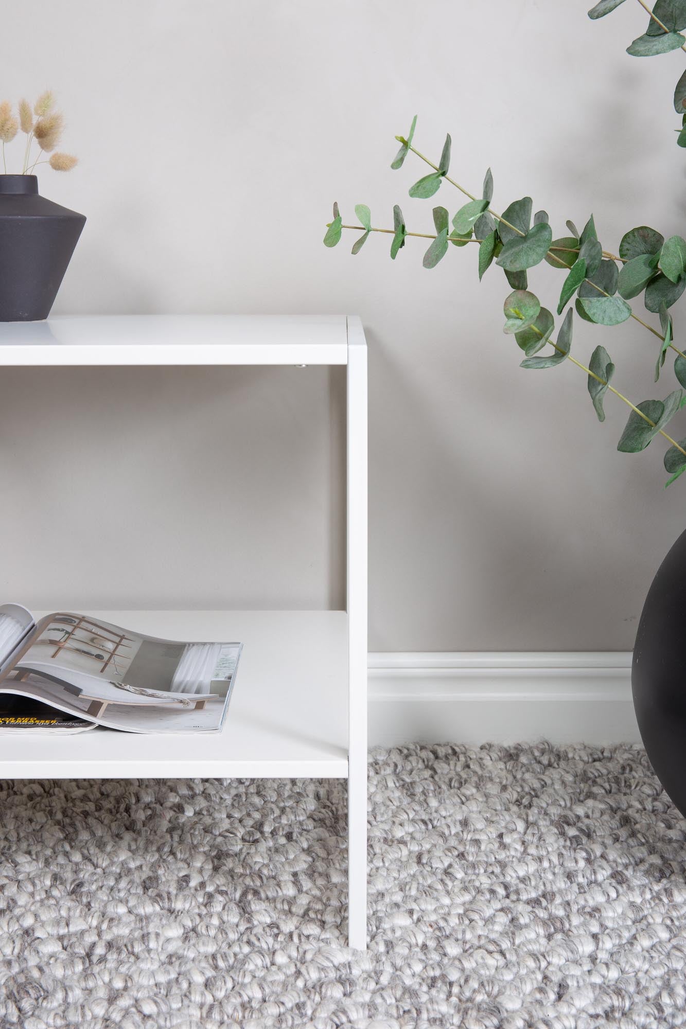 Staal Beistelltisch: Elegante Funktionalität für moderne Räume.